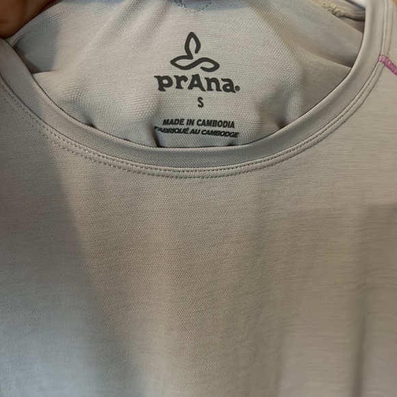 Prana long sleeve workout - Picture 2 of 4